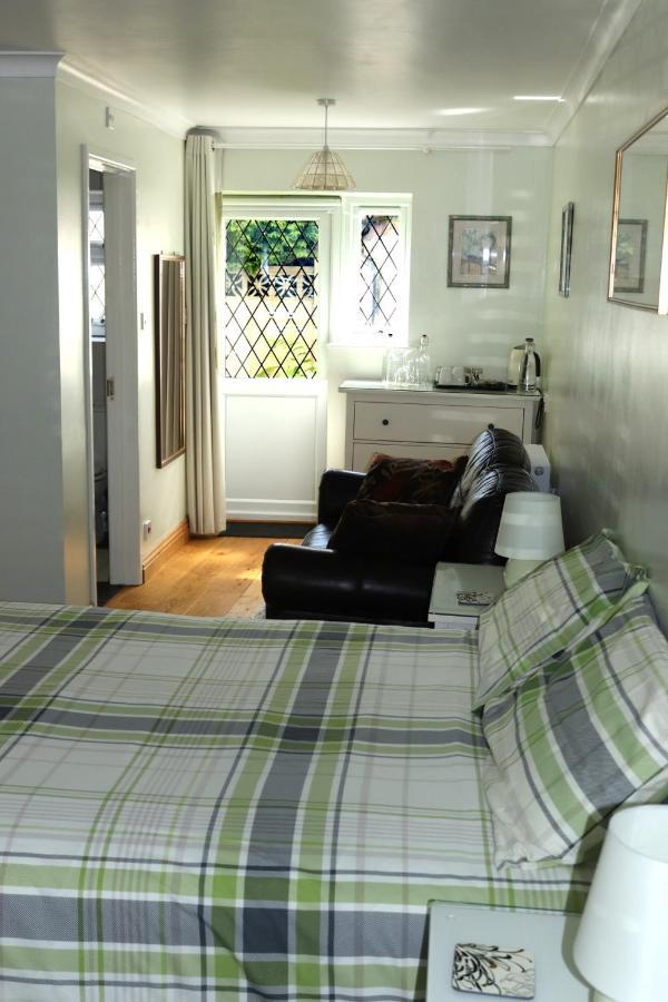 スウィンドン Highworth House Bed & Breakfast エクステリア 写真