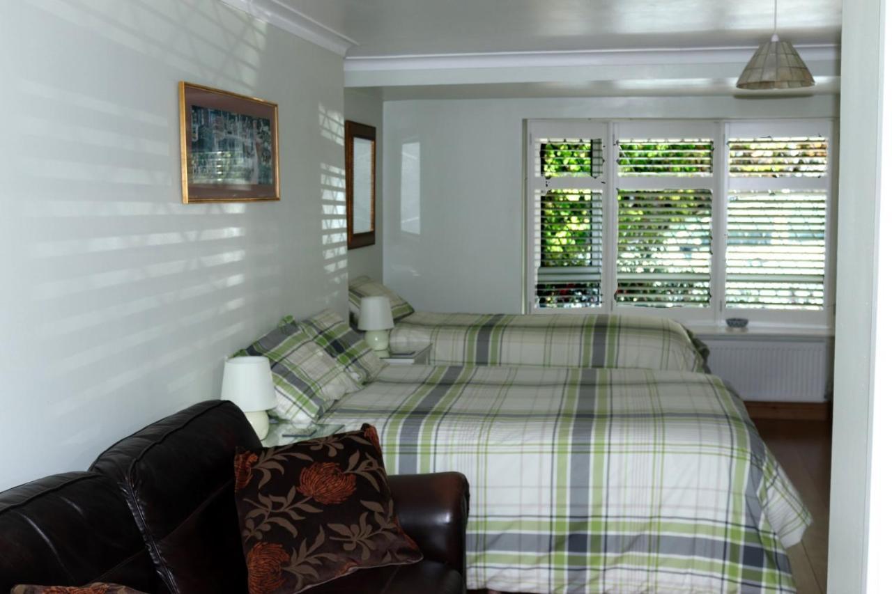 スウィンドン Highworth House Bed & Breakfast エクステリア 写真