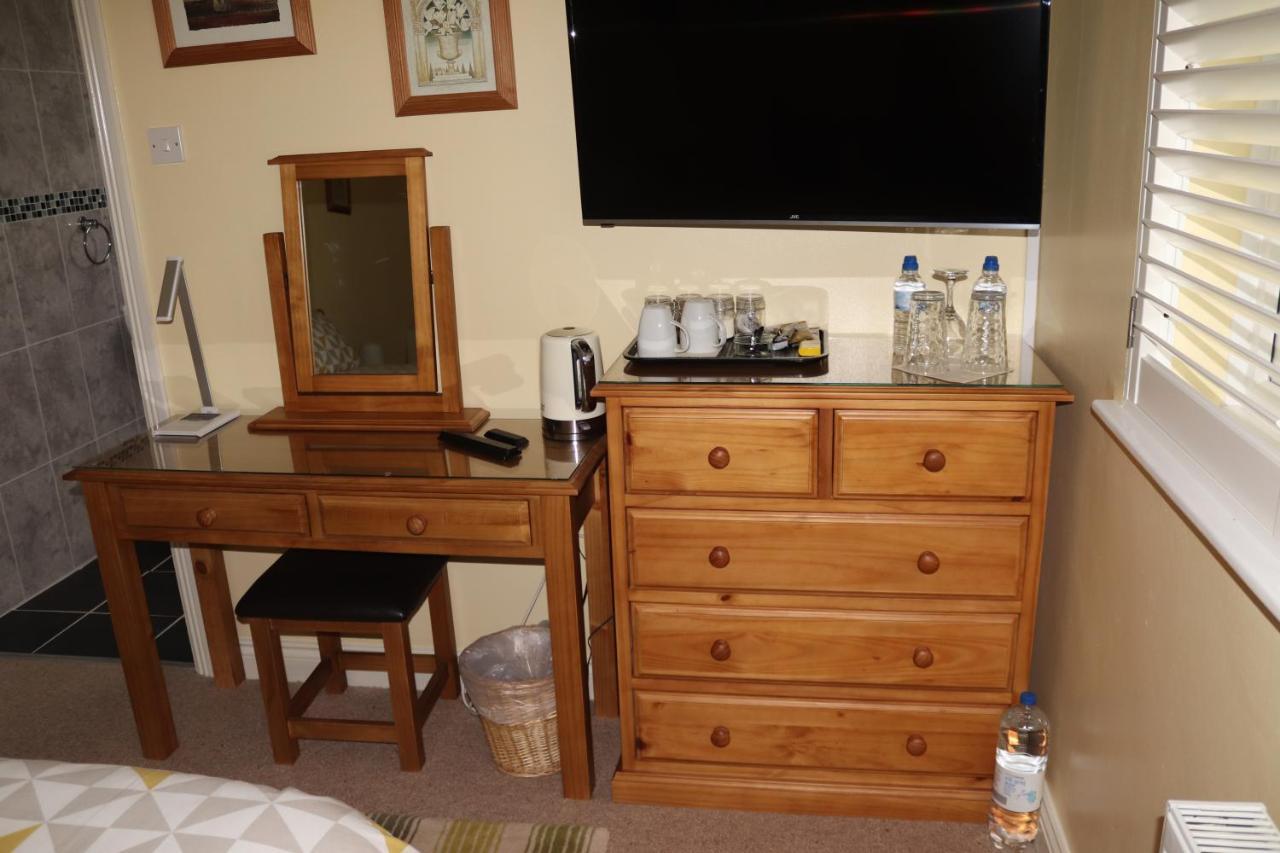 スウィンドン Highworth House Bed & Breakfast エクステリア 写真