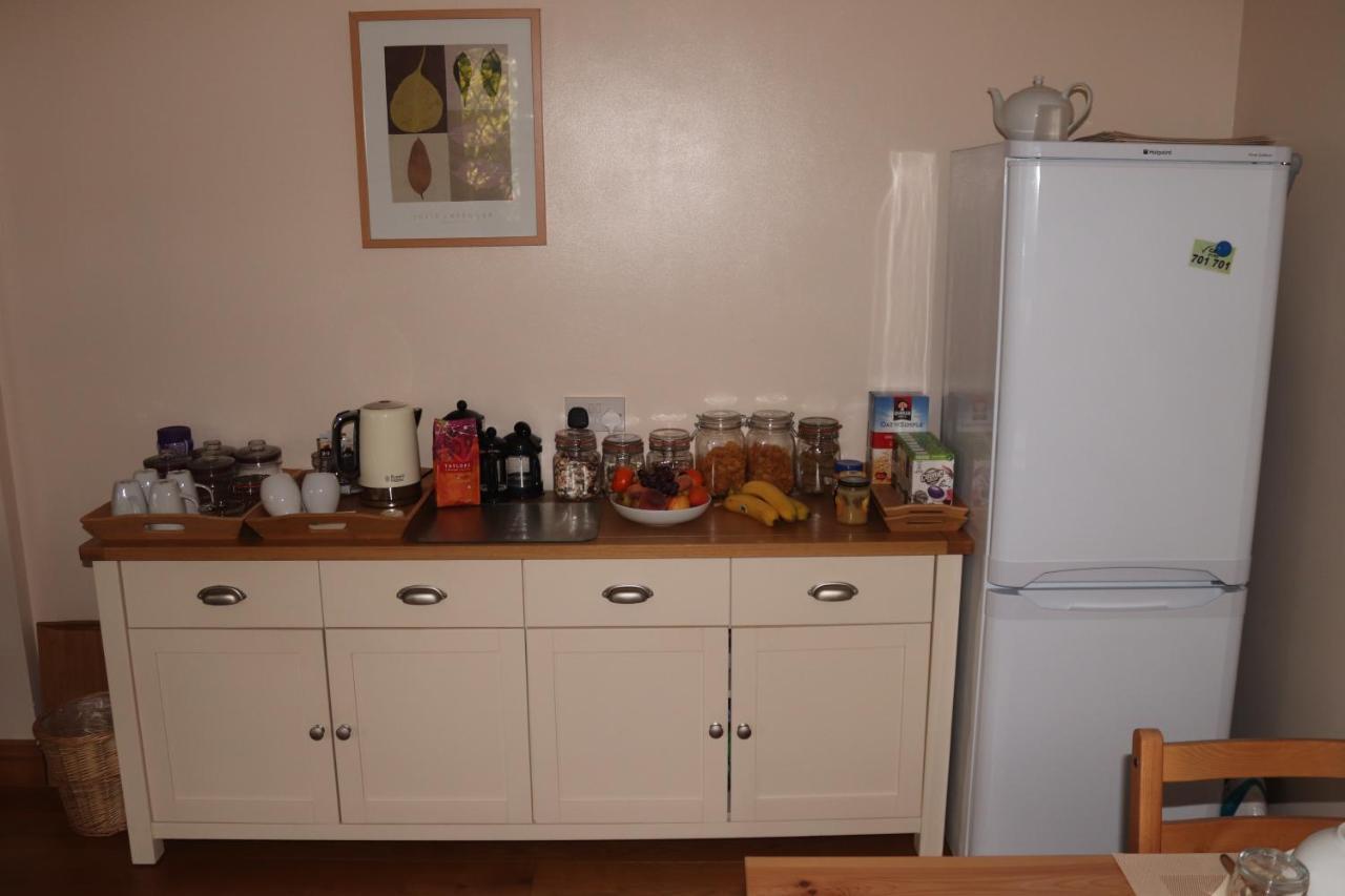 スウィンドン Highworth House Bed & Breakfast エクステリア 写真