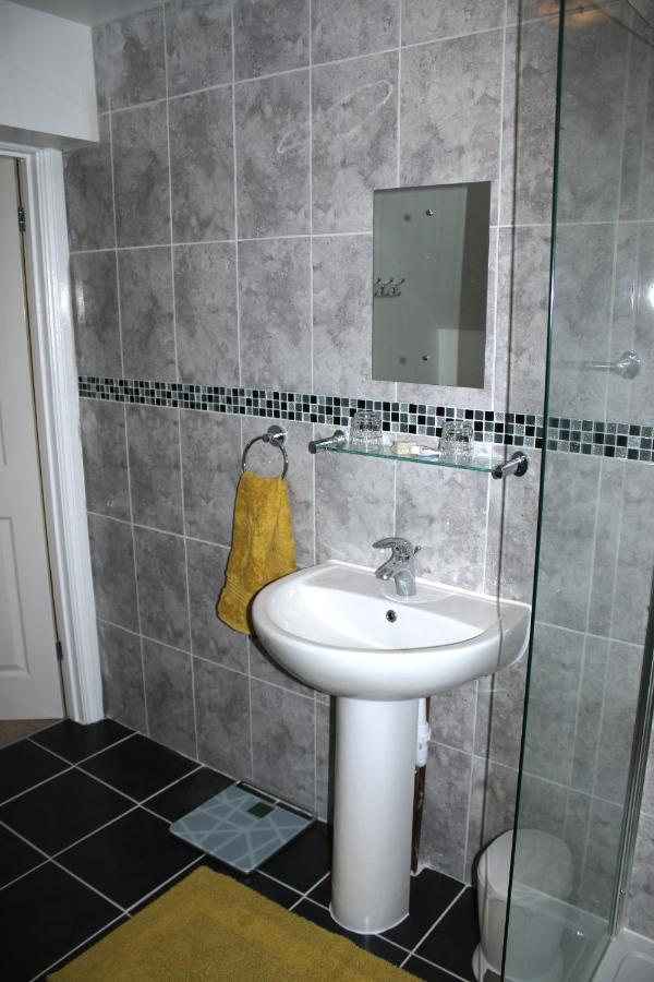 スウィンドン Highworth House Bed & Breakfast エクステリア 写真