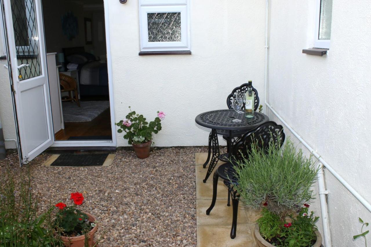 スウィンドン Highworth House Bed & Breakfast エクステリア 写真
