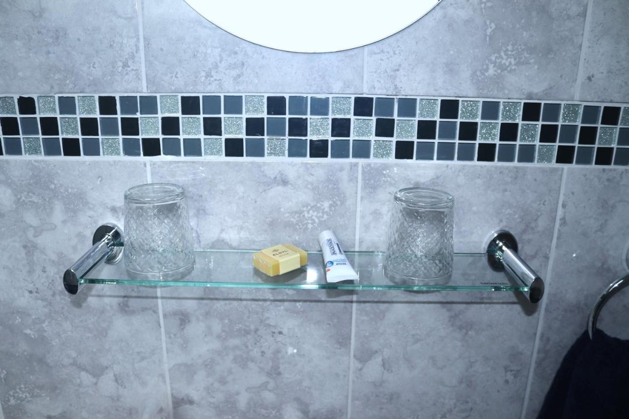 スウィンドン Highworth House Bed & Breakfast エクステリア 写真