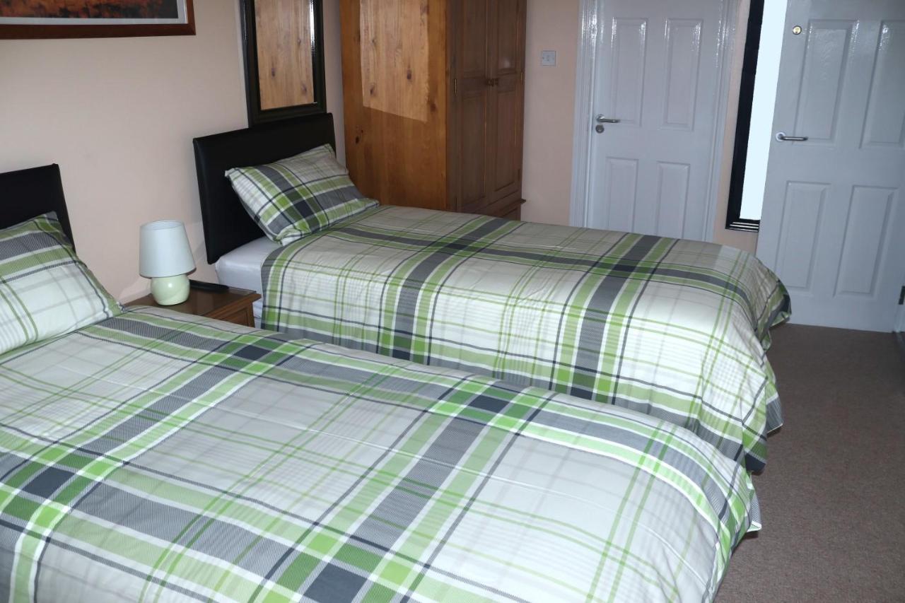 スウィンドン Highworth House Bed & Breakfast エクステリア 写真