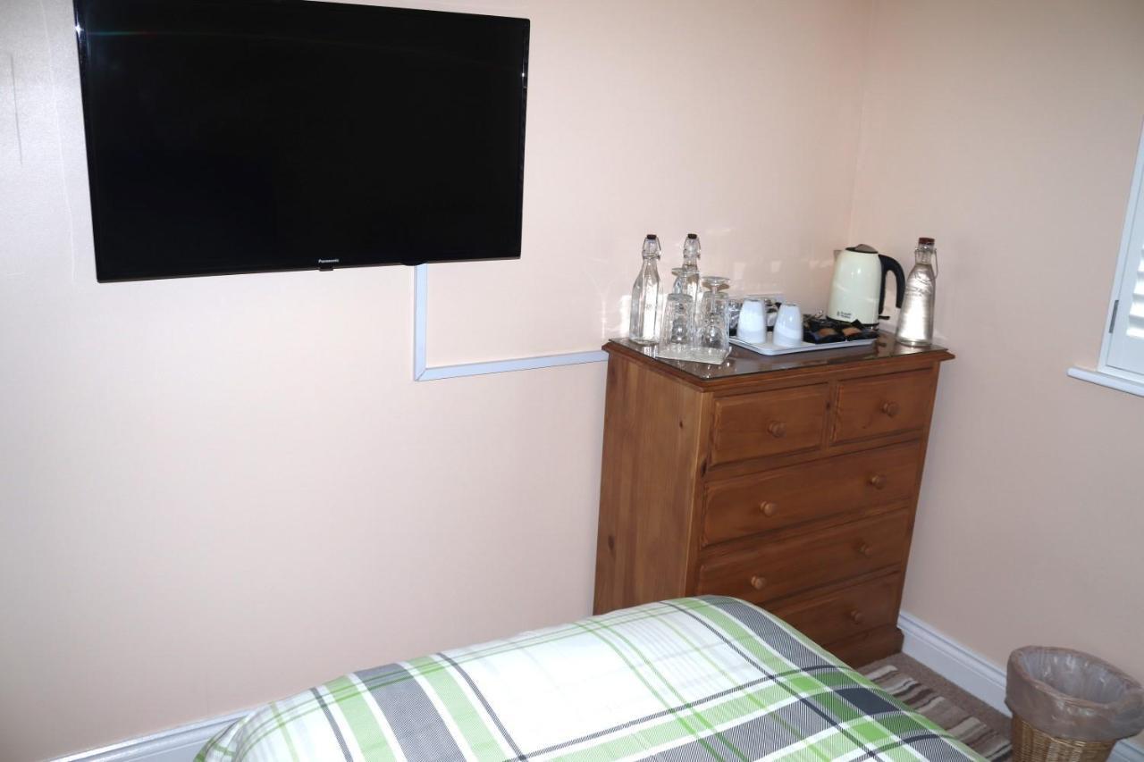 スウィンドン Highworth House Bed & Breakfast エクステリア 写真