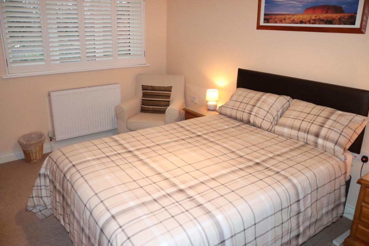 スウィンドン Highworth House Bed & Breakfast エクステリア 写真