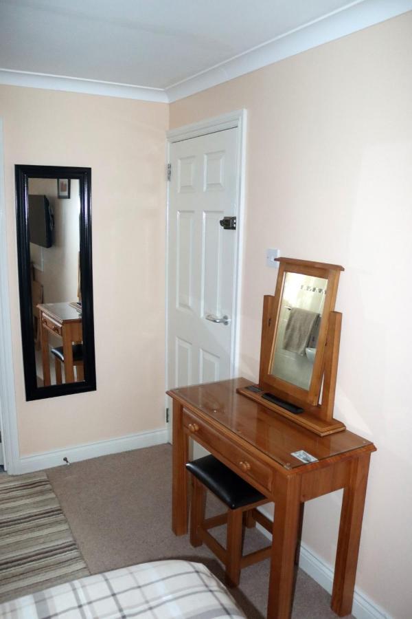 スウィンドン Highworth House Bed & Breakfast エクステリア 写真