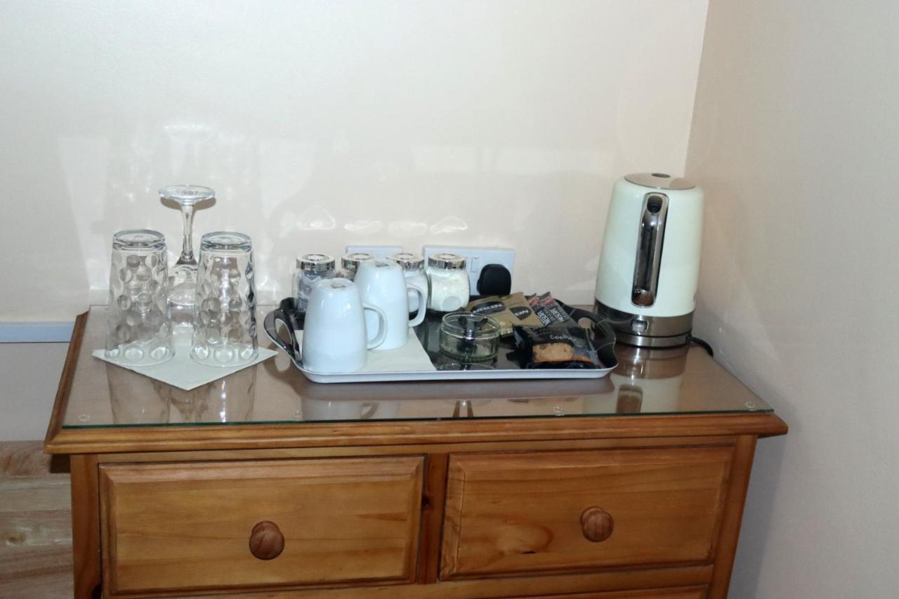 スウィンドン Highworth House Bed & Breakfast エクステリア 写真